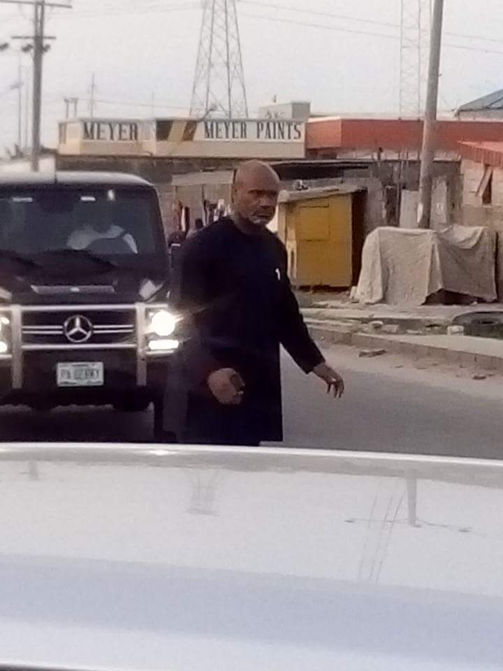 Pastor Paul Adeferasin directing traffic on lekki road. 1