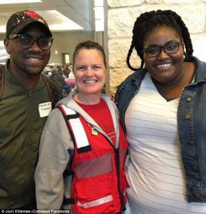 Lifting spirits: Texas woman breaks out into incredible gospel performance inside Hurricane Harvey shelter 3