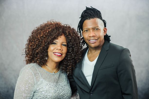 LYNDA RANDLE & MICHAEL TAIT- CHRISTMAS IN JULY