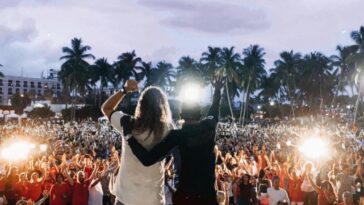 THOUSANDS GATHER FOR REVIVAL IN FLORIDA