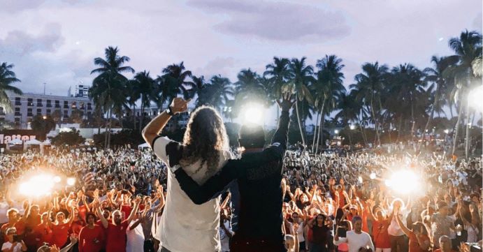 THOUSANDS GATHER FOR REVIVAL IN FLORIDA