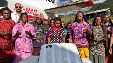 BIBLES SENT TO REMOTE PAPUAN TRIBE 1