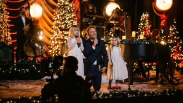 CHRIS TOMLIN WRAPS 2020 WITH HOLIDAY SPECIAL
